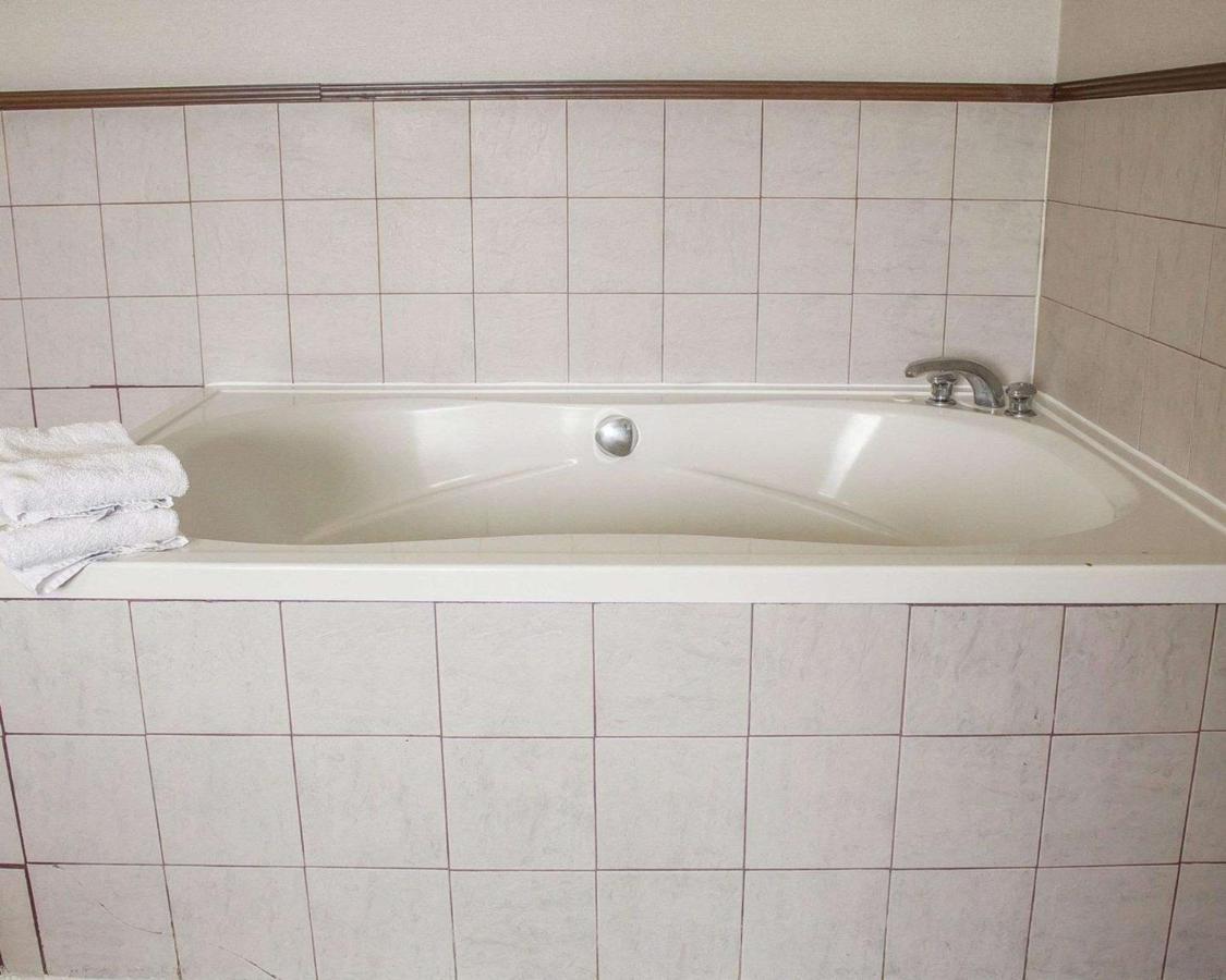 Norwood Inn & Suites コロンバス エクステリア 写真